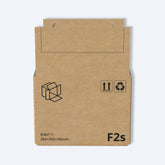 F2s打包紙箱的正面展開圖,展示其簡單易組裝的設計,適合個人或商業客戶快速打包小型物品及文件。