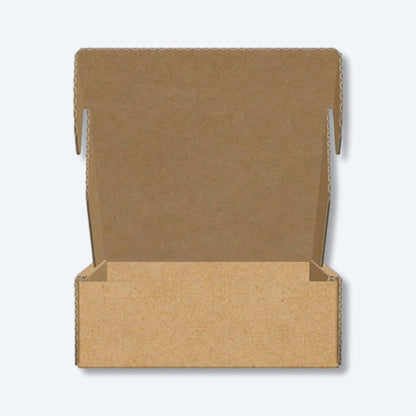 紙盒正面開啟顯示其內部空間，背景為純潔白色，強調了紙盒的儲物潛力及其作為飛機盒的多功能用途，簡潔的設計顯示了紙盒的環保理念和飛機盒的創新精神。