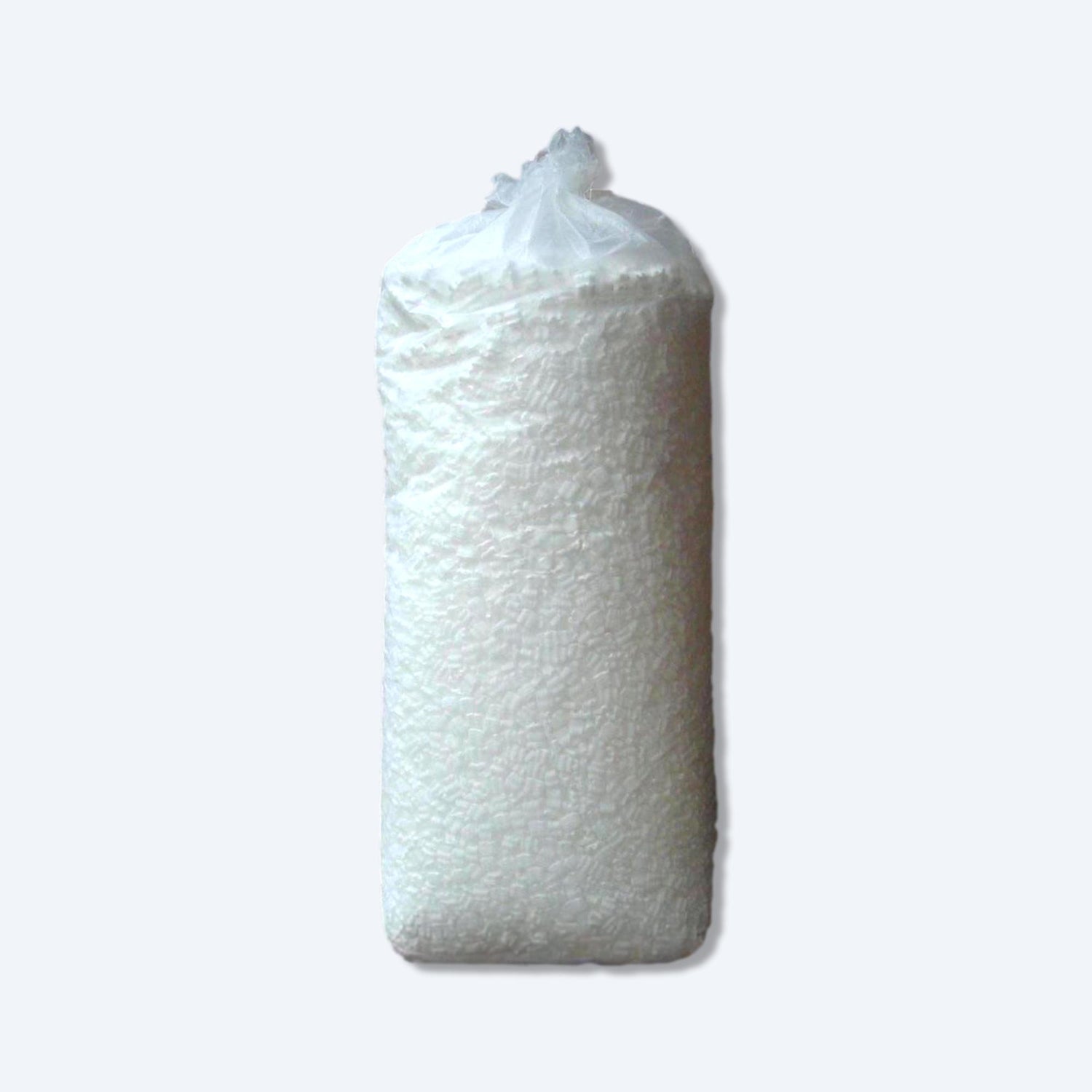 一袋白色發泡膠粒在純白背景上，hktvmall包裝保護用品，輕盈且防震，hktvmall運輸常用材料。