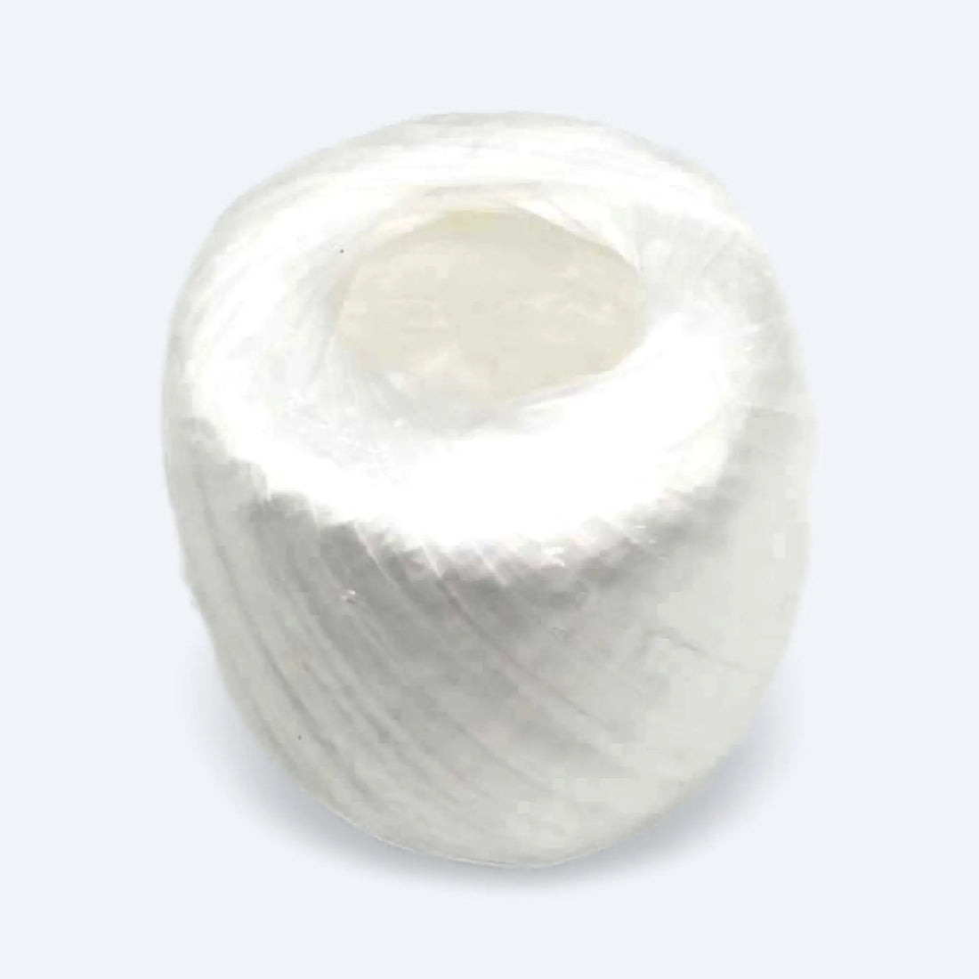 白色尼龍繩球,用於包裝和捆綁,具有高強度和耐用性,適合固定貨物。尼龍繩球提供便利使用和存儲,適用於各種包裝需求,並可批發供應。